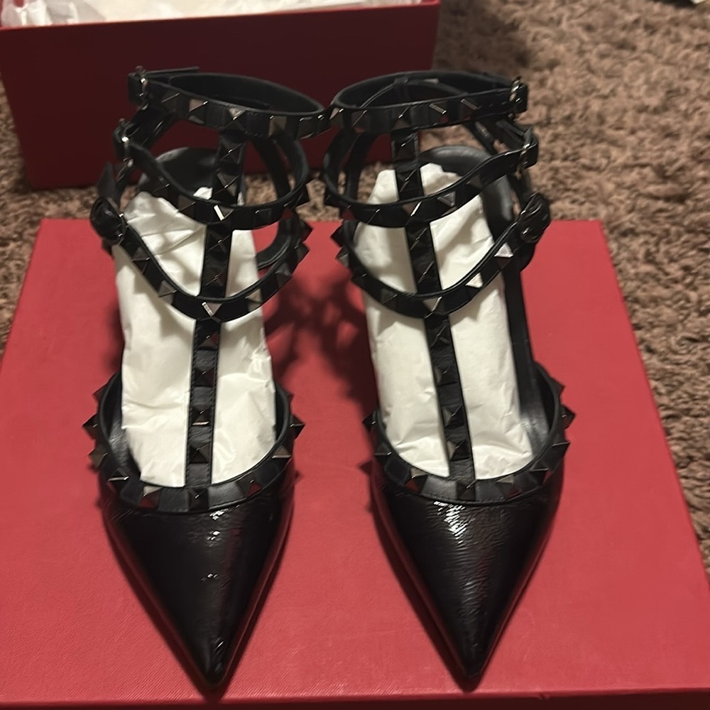 Valentino Black Patten Leather Rockstud T-Strap Pointed Toe Pump Size 5.5